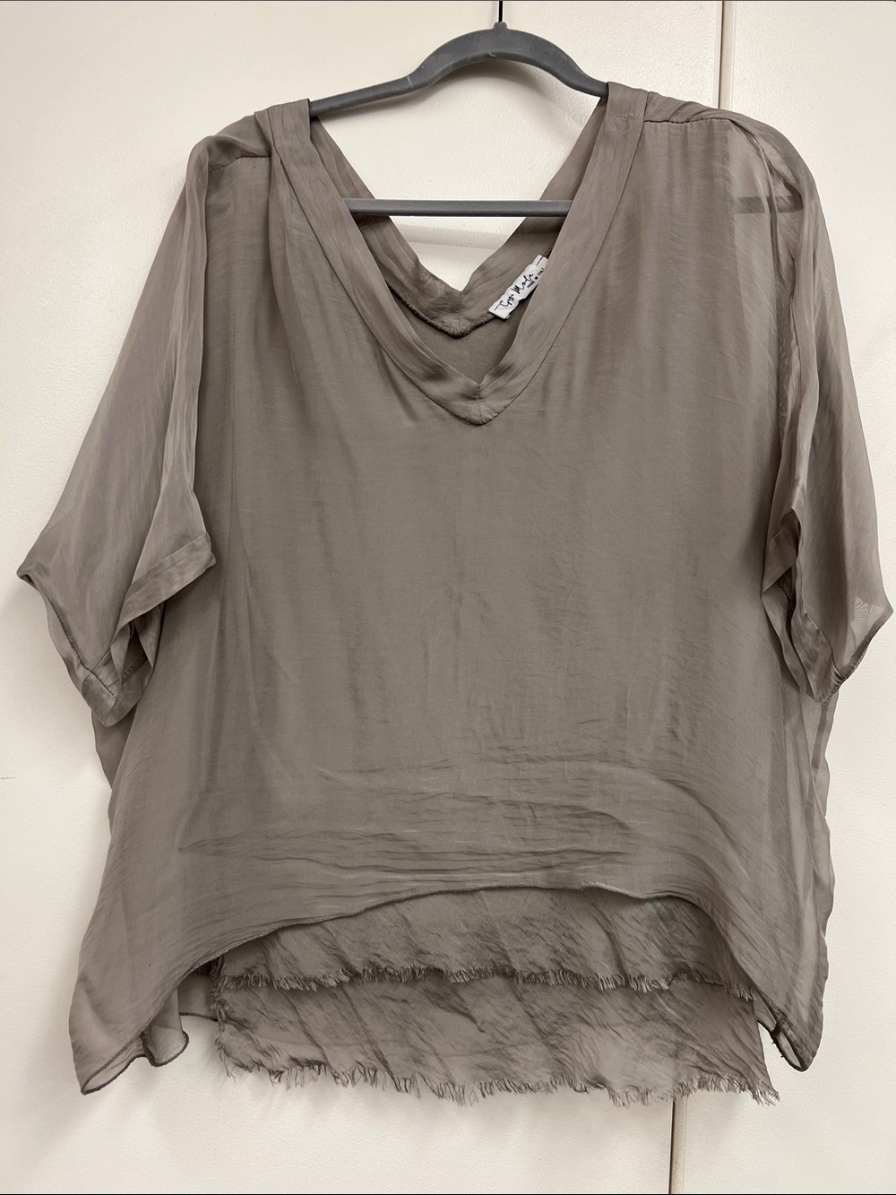 Gigi Moda V-Neck Short Sleeve Silk Blouse Shirt Top